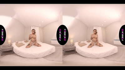 PORNBCN VR Mhispania Mkomavu MILF anapiga punyeto na kunyonya mkumbo wako kwenye POV huku akivuta sigara na kutekenya miguu yake.