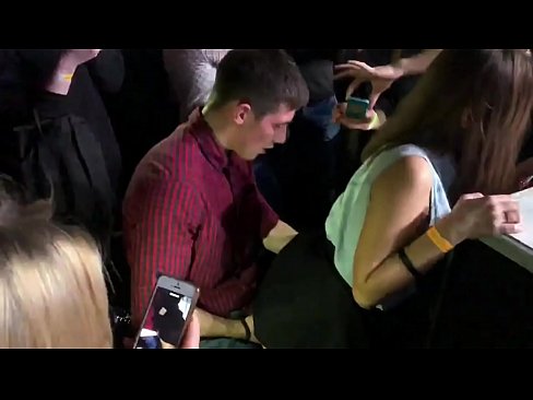 ❤️ Ngono ya kweli katika kilabu cha usiku cha Urusi. Msichana wa miaka 18 wa Kirusi kwenye njia ya haja kubwa na uke alijifunga kwenye klabu ya usiku Ponografia kali ☑